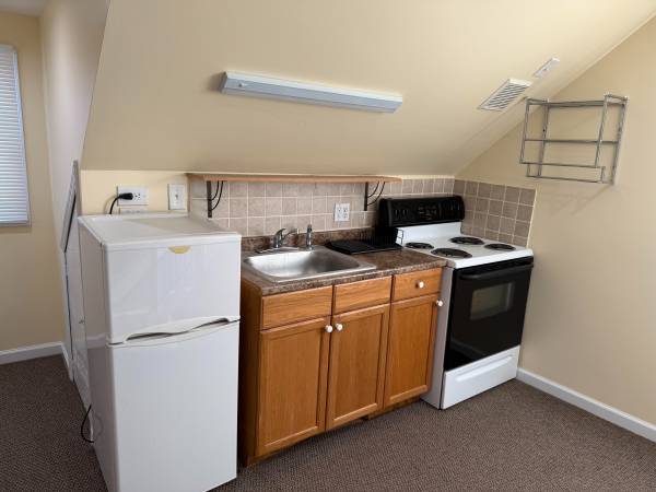 $1,000 Small 1 room Studio (Skillman)63676239678723121