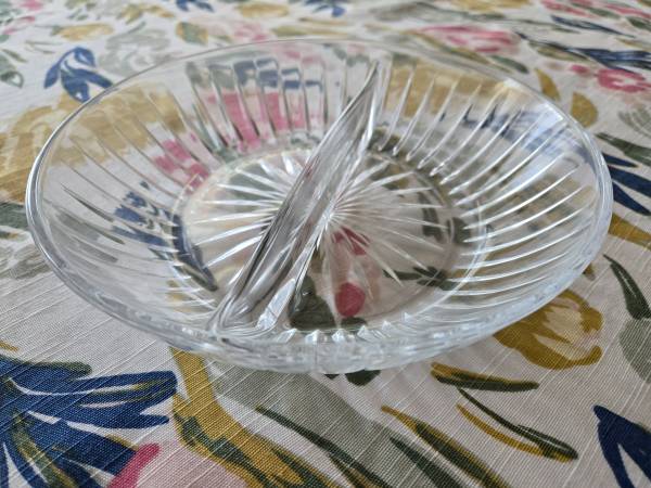 Princess House divided serving bowl 1