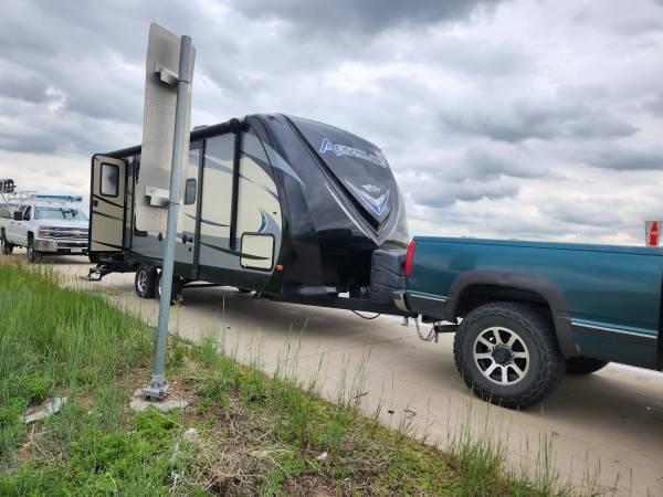 2015 Aerolite Zero gravity 21' travel trailer 1