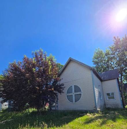 3 Bed - 1 Bath home available now 1