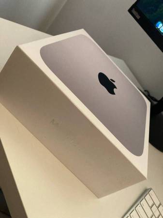 16GB 1TB SSD M1 Mac Mini Little Use 4TB External HD and Office