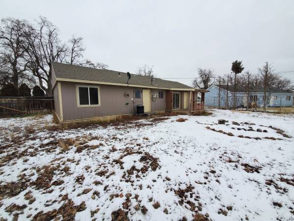 $1,695 / 3br - 1064ft2 - 1209 Pershing Rd (Moses Lake)63793059894017123