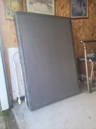 Full size boxspring 1