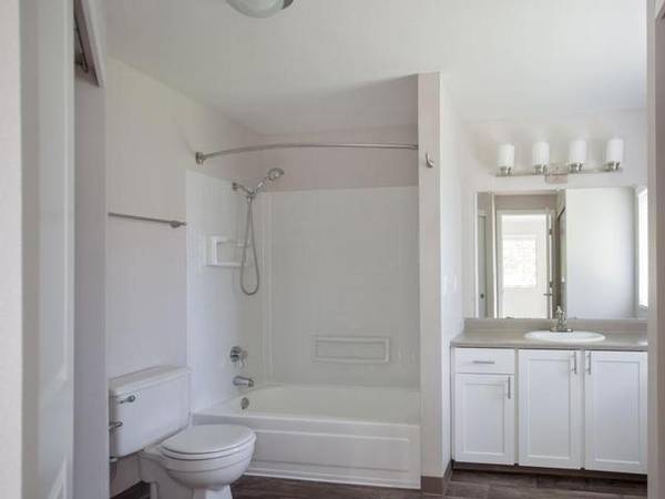 $1,947 / 2br - 944ft2 - Garbage disposal, Wall-to-wall carpet, Ceiling fan (Tualatin)64038877734019122