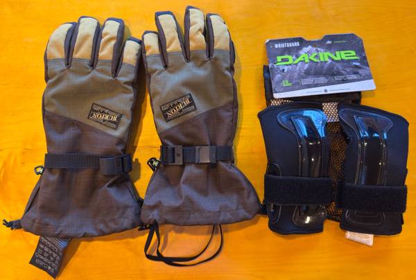 Burton snowboard gloves and Dakine wristguards 1