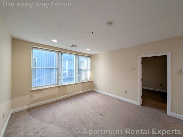 $2,700 / 1br - --- Modern 1 Bed -- Central Air -- NO FEE - 2 mins to the T - 10/1 (Central Sq.)63699236728579124