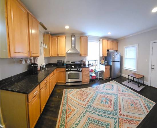 $1,950 / 3br - Tons of space! Affordable Price! Free Parking! (Belmont Cragin/Hermosa)63898858671747120