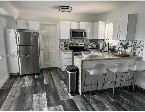 $3,300 / 3br - House for rent 3/2 (Hollywood)63825135918977121