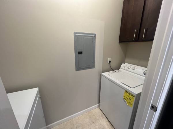 $1,300 / 1br - 865ft2 - 1 Bed 1 Bath LARGE apartment!!! Gift Card Raffle!63681642171521124