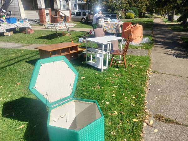 Yard sale photo
