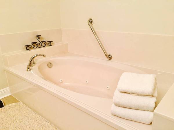 $885 / 2br - 1225ft2 - Luxurious Guest house / furnished/ Trav. Nurses & contractors welcomed (Waggaman)63903652333954123