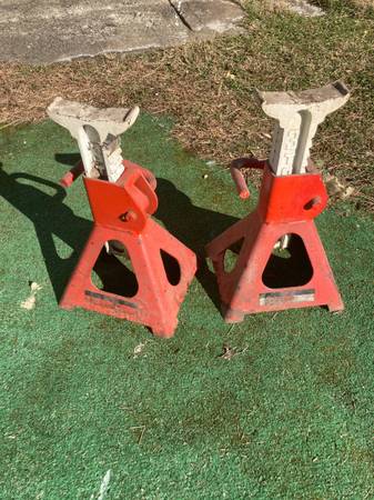 3 TON jack stands 1