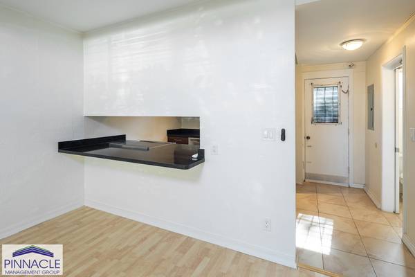 $3,200 / 2br - 1035ft2 - Remodeled 2 bdr/2 bth/1Pkg townhome w/ split AC in Waialae-Kahala area63939393868163123