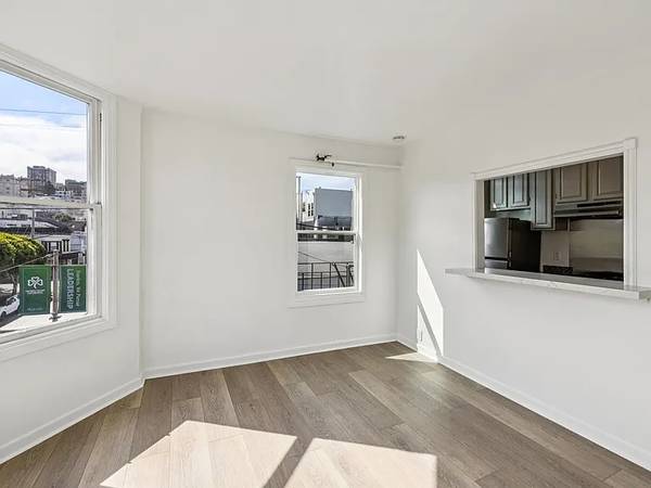 $1,499 / 1br - 3460ft2 - Updated Top-Floor 1-Bedroom Apartment in Cow Hollow!! (San Francisco)63824145372545123