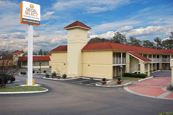 Handicapped Accessible, WiFi access, Fully Furnished 1