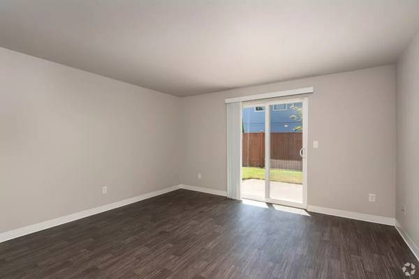 $1,999 / 2br - 980ft2 - Amazing 2 bed, 1.5 bath at Quilceda Gardens! Washer/dryer included! (Marysville)63910194665859123