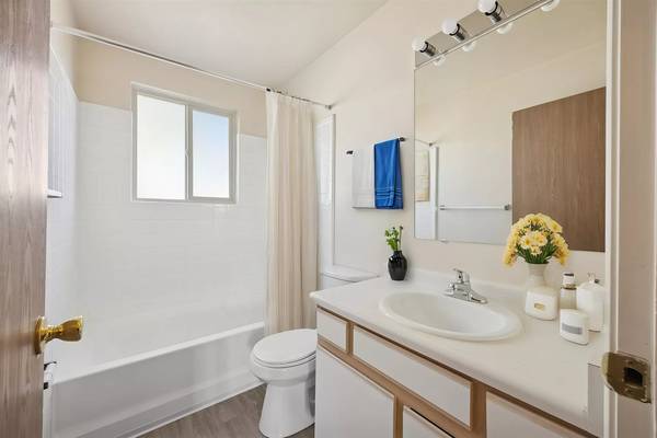 $1,586 / 2br - 1008ft2 - A location to envy! Stunning 2 bed, 2 bath ready for you. (Reno)63682219417091123