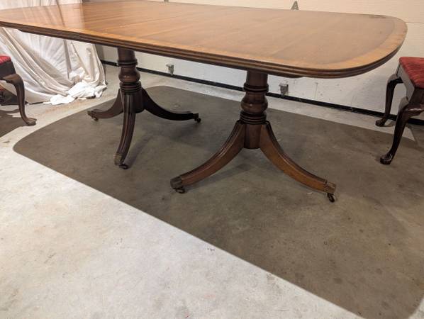 Vintage Mahogany Banded Henredon Dining Table and 4 Dining Chairs - $350 (Hillsborough)63470912878593123