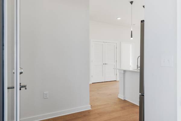 $2400.00 / 2br - 1240ft2 - 2900 Edwin Way #40663680175761283124
