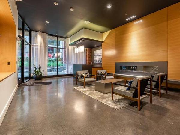 $3,131 / 1br - 951ft2 - Viva por encima y más allá de un moderno departamento de 1 habitación con acceso a suite para invitados (Capitol Hill)63852481883395123