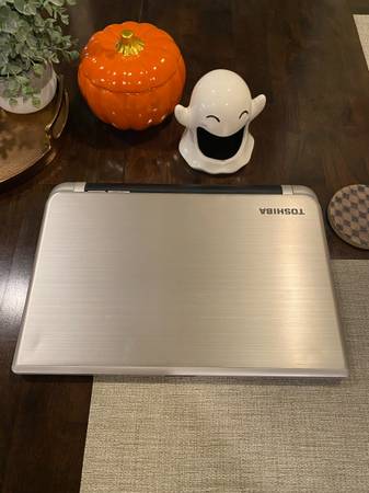 Toshiba s55-B5280 Laptop 4th Gen i7 with NEW BATTERY 1