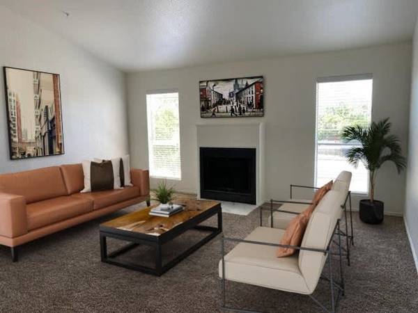 $1,199 / 2br - 950ft2 - Termostato electrónico, Amplios armarios, Ventilador de techo (707 W Buckingham Rd, Garland, TX)63846410784259121