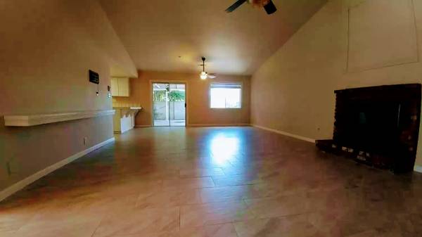 $299,900 / 3br - 1298ft2 - $299,900 516 N Velie Drive, Visalia, CA 93292 (Visalia)63809664352769121