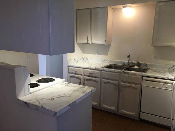 $1,155 / 2br - 1260ft2 - Balcony/Patios, Picnic Area with Gas Grill63806171566595121