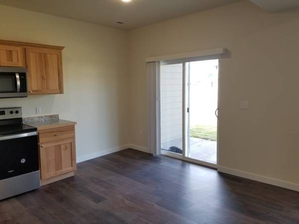 $1,700 / 3br - 1375ft2 - Three Bedroom Townhouse in Corvallis (1135 Jessica Court, Corvallis, MT)63656975363073123