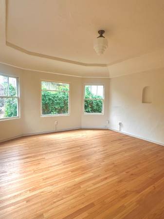 $2,250 / 1br - SERENITY Awaits! Gorgeous 1Bdr on Stow! (oakland lake merritt / grand)63946672180098124