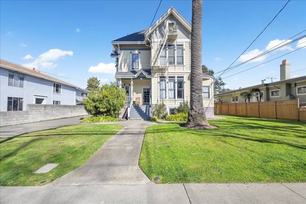 $1,995 / 1br - 2061 Central Ave #6 - 1 bedroom | 1 bath | Upper unit (alameda)63880014244611120