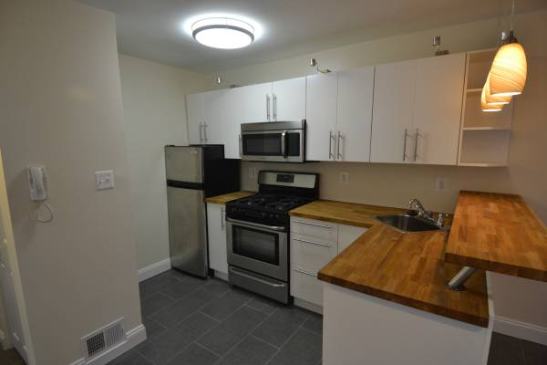 $1,695 / 1br - Ático bi-nivel de 1 dormitorio con A/A, lavandería, ¡distribución única! 326 S. 16th St (Rittenhouse Square)63666781929219123
