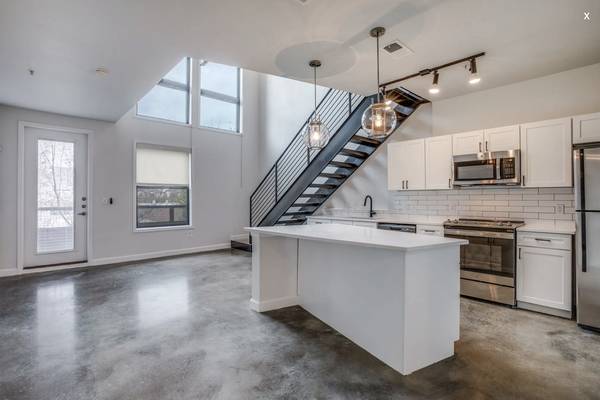 $2,756 / 2br - 1436ft2 - 2 STORY 2/2.5 WITH W/D, POOL, GYM, PARKING, ETC. ( ONLY $300 DEPOSIT ) (UPTOWN / WEST VILLAGE)64305652569475121