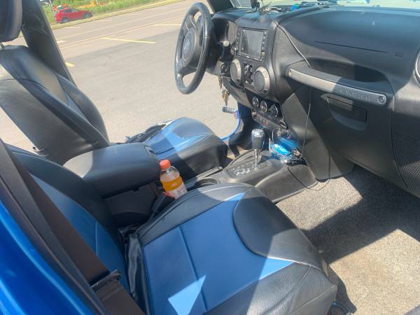 2015 Jeep Wrangler Willys 4 door MANY UPGRADES - $14,000 (Syracuse)63442707812609124