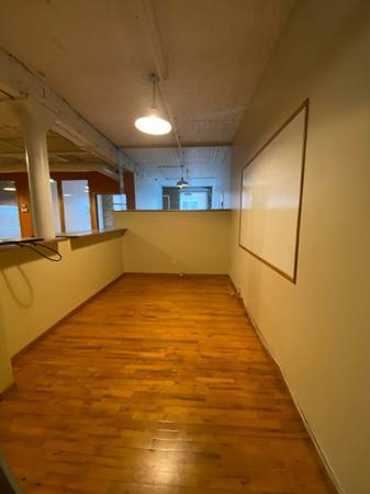 $1,700 / 1200ft2 - Executive suite for two. (warehouse district)64048421964546121