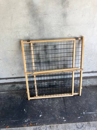 Wood Baby/Pet Gate (2-4) 1