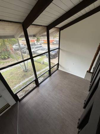 $2,400 / 3br - MIAMI,  Apt 3/2, 2 niveles, patio privado, aprobación rápida, 1 estacionamiento (Miami)64002016981379123