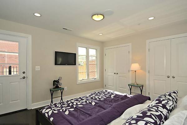$2,895 / 2br - 900ft2 - Modern Apartment in prime location  – 1 Block to Metro & Grocery (Washington)63821950973827121