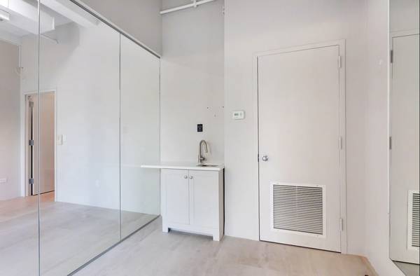 $4,575 / 850ft2 - NO Feewith views and pantry, glass conference  / 5th 42nd st (Midtown)63788505431169121