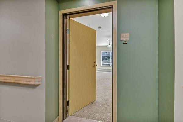 $1,473 / 1br - 600ft2 - Free Shopping trips, Free Utilities, Patio with outdoor seating (Kent)63934288021507124