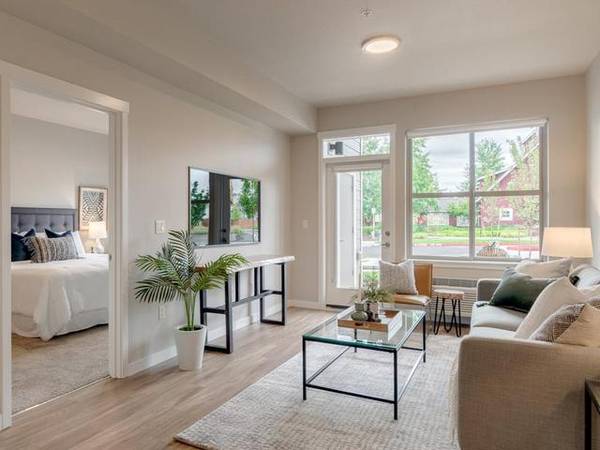 $1,571 / 1br - 704ft2 - Near Everywhere You Want To Be - The Elwood in Happy Valley!63831535987203121