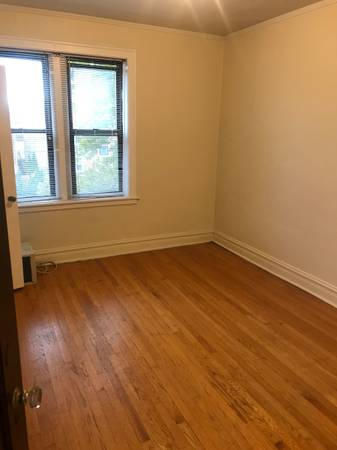 $650 / 2br - Buscando compañera de piso (Chicago)63898732928387123
