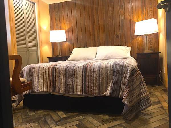 $1,100 / 1br - Fully Furnished Uptown Apartment (Uptown Mpls)63990383597187120