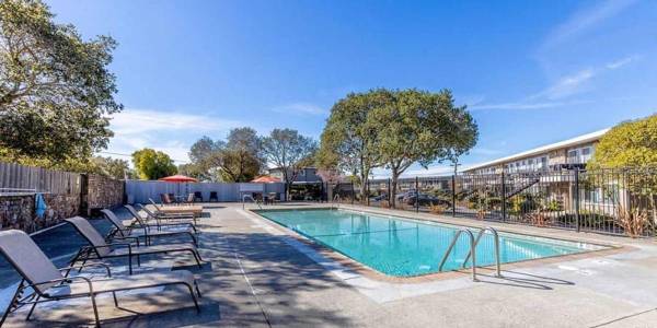 $1,995 / 1br - 458ft2 - Acabados modernos en todas partes, hermosa piscina, armarios grandes (condado de Napa)63880018036097124