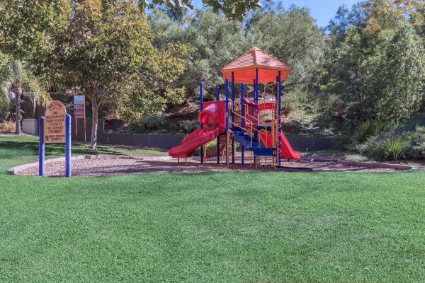 $2,249 / 1br - 650ft2 - in Canyon Country CA, Disability Access, 1 Bed (26741 N. Isabella Pkwy, Canyon Country, CA)63998006194307120