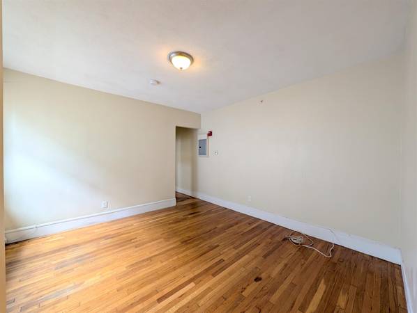 $2,650 / 1br - Sunny Top Floor 1 Bed ** Convenient to Harvard & Central ** Dishwasher (Cambridge \ Central Sq. \ Mid Cambridge)63797254237827124