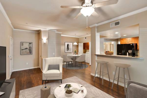 $1,399 / 1br - 950ft2 - ¡Espacioso de 1 dormitorio y 1 baño! Admite mascotas con lavandería en unidad. ¡Llama hoy!63623923158019121