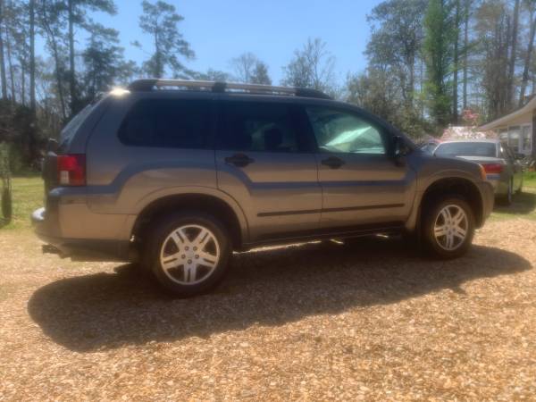 2006 Mitsubishi Endeavor SUV!!Cargado! Súper limpio y funciona bien! Debe verlo - $5,80063612941066499123