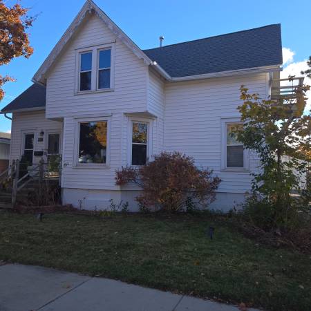 2 Bed 1 Bath available Dec 1 1