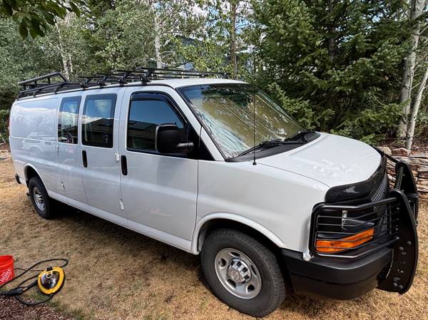 2016 Chevrolet EXPRESS - Photo 2